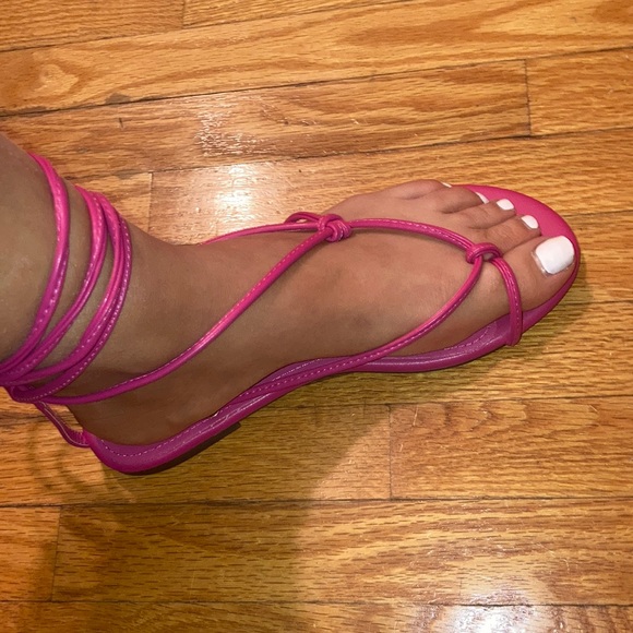Tie up sandals - Picture 2 of 2